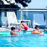 Poolside Comfort In A Prestigious Location بيبيوني