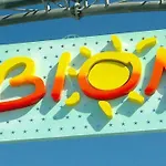 아파트 Poolside Comfort In A Prestigious Location 비비오네