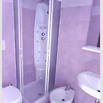 아파트 Poolside Comfort In A Prestigious Location 비비오네