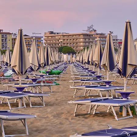 Poolside Comfort In A Prestigious Location * Μπιμπιόνε