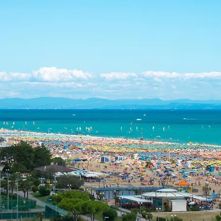Poolside Comfort In A Prestigious Location * Bibione