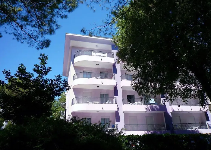 דירה Poolside Comfort In A Prestigious Location *