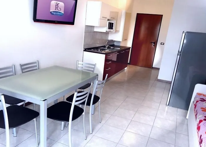 Poolside Comfort In A Prestigious Location Apartment *